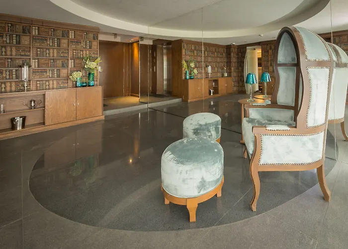Hotel Contempo 5*