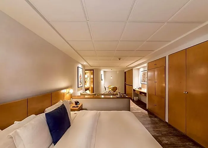 Hotel Contempo 5*